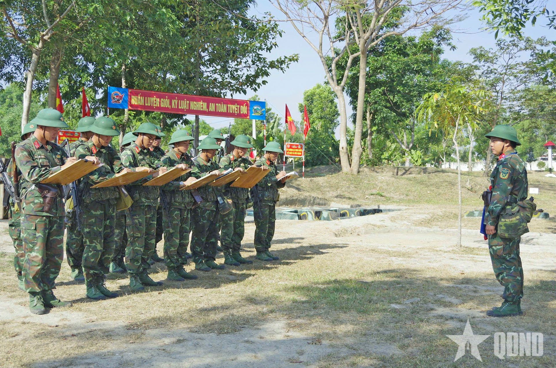 Sư đoàn 10 (Quân đoàn 34): Bồi dưỡng, nâng cao trình độ huấn luyện của đội ngũ cán bộ  